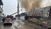 UGAŠEN VELIKI POŽAR U INDUSTRIJSKOJ ZONI U NOVOM PAZARU: Vatrogasci i dalje dežuraju (FOTO)