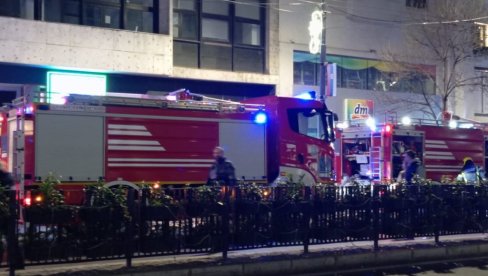 POGLEDAJTE - PRVI SNIMCI SA TERAZIJA: Vatrogasci gase požar u centru Beograda (VIDEO/FOTO)