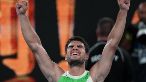 НОВАК ЂОКОВИЋ ГЛЕДА И НЕ ВЕРУЈЕ: Карлос Алкараз у историјском походу, Аустралијан опен ово још није видео