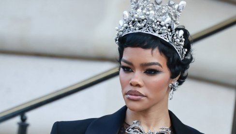 ЗБОГ УЛОГЕ ЗА КОЈУ ДОБИЈА НАГРАДЕ О ЊОЈ ПРИЧА ЦЕО СВЕТ: Овако је у Паризу изгледала најатрактивнија глумица данашњице