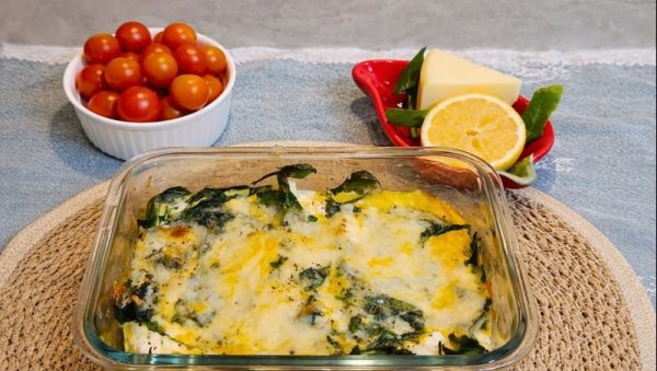 ПЕЧЕНИ СПАНАЋ СА ФЕТОМ И МОЦАРЕЛОМ: Једноставно јело пуно укуса