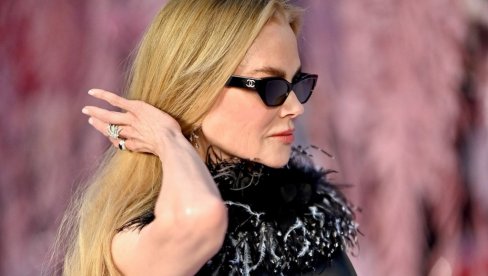 НИКОЛ КИДМАН СЕ ПОЈАВИЛА НА ШАНЕЛ РЕВИЈИ У НАЈГЛАМУРОЗНИЈЕМ ИЗДАЊУ: Славна глумица не престаје да одушевљава!