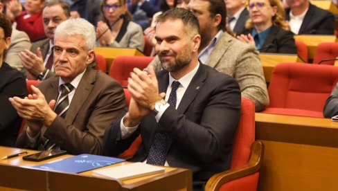 NOVI SAD ODAJE PRIZNANJE MLADOM ŠAHISTI   Leonid zaslužio gradsku nagradu