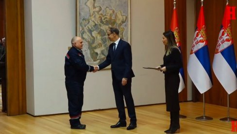 PRIJEM MONTERA EDS I RADNIKA JP SRBIJAŠUME U PALATI SRBIJA: Ugostiće ih Macut i Mesarović (VIDEO)