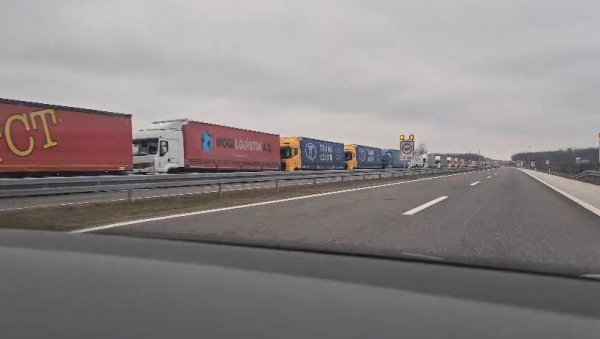 ВОЗАЧИ КАМИОНА ПРЕКИДАЈУ ПРОТЕСТ: Блокада граничних прелаза завршава се после 5 дана