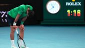 DRAMA U MELBURNU! Novak Đoković povraćao između poena, pa se totalno slomio