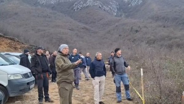 КОМШИЈЕ БОШЊАЦИ ТЕЛИМА БРАНЕ ИМОВИНУ СРБА У СЕЛУ КОД МОСТАРА: Желе да нас иселе, да нам отму земљу