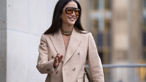 TAMARA KALINIĆ NA NEDELJI MODE U PARIZU: Pojavila se u farmerkama i pokazala kako ćemo ih nositi na proleće (FOTO)