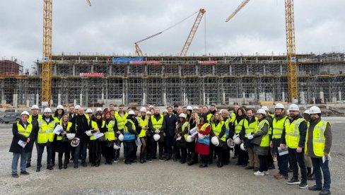 ЕКСПО КАО СИМБОЛ БУДУЋНОСТИ: Одборници СНС у посети градилишту