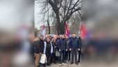 MINISTAR SA NARODOM KOD VUKOVOG SPOMENIKA: Siniša Mali pokazao kako je počeo vikend (VIDEO)