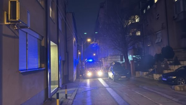 ГОРИ КУЋА У БЕОГРАДУ: Ватрогасци интервенисали, није познато да ли има страдалих (ФОТО/ВИДЕО)