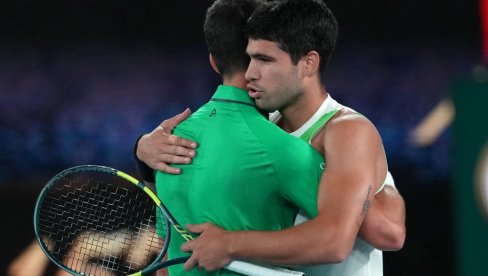 НОВАЧЕ, ТИ СИ МОЈА ИНСПИРАЦИЈА! Алкараз подигао трофеј па се окренуо ка Ђоковићу и поручио му ово...