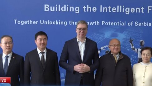 ВУЧИЋ У КИНЕСКОМ КУЛТУРНОМ ЦЕНТРУ: Ми можемо да будемо прва земља у Европи која ће да производи овакве роботе (ВИДЕО)