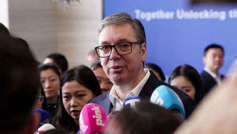 ВУЧИЋ У КИНЕСКОМ КУЛТУРНОМ ЦЕНТРУ: Ми можемо да будемо прва земља у Европи која ће да производи овакве роботе (ВИДЕО)