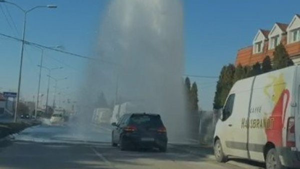 НЕСВАКИДАШЊИ ПРИЗОР НА УЛИЦАМА БЕОГРАДА: Појавио се гејзир, вода прска неколико метара у увис (ВИДЕО)