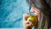ЗДРАВЉЕ ИЗ ТАЊИРА: Јабука пре оброка - 200 калорија мање
