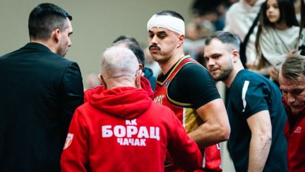 УЖАСАН ПАД: Кошаркаш Борца ударио главом у зид на утакмици АБА лиге (ФОТО)