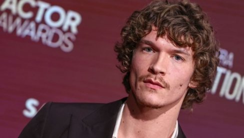 8 GODINA JE KONOBARISAO, A ONDA JE DOBIO ULOGU GEJ HOKEJAŠA KOJA MU JE PROMENILA ŽIVOT: Evo zašto je Konor Stori nova glumačka zvezda o kojo