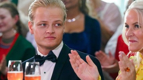 СОЧНЕ ПОРУКЕ ПРЕСТОЛОНАСЛЕДНИЦЕ Мирна краљевска породица експлодирала, испливале преписке!