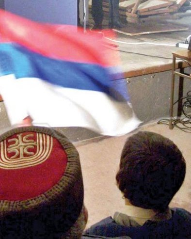 ТРОБОЈКА МИРИ И ЈАЧА ВЛАСТ: Враћа ли се, званично, народна застава у Црну Гору?