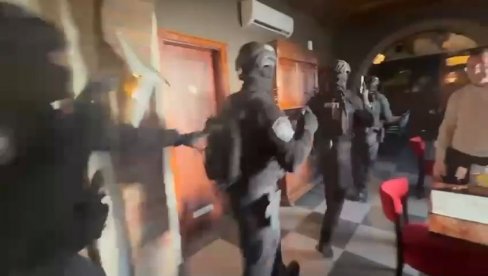 MUP SAOPŠTIO DETALJE O HAPŠENJU REKETAŠA: Dva policajca povređena tokom akcije, uhapšeno 8 osoba