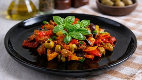 КАПОНАТА: Медитеранска магија у једној тави