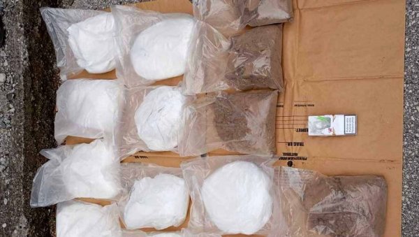 ЛИСИЦЕ ПОВРАТНИКУ: Тузланска полиција одузела 15 кг дроге