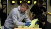 ZA MINUT IZRENDAO 20 KG KUPUSA: Dušan Rajkić, poreklom iz Laćarka, svetski je prvak u neobičnoj disciplini (FOTO)