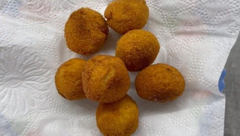 HRSKAVI, A TOPE SE U USTIMA: Kroketi sa sirom