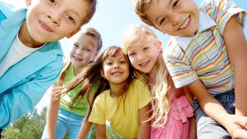 ПРОГЛАШЕНА НАЈБОЉА ЗЕМЉА ЗА ОДГАЈАЊЕ ДЕЦЕ: Ево које се налазе у топ 20