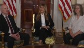 МЕЛАНИЈА НЕМА КОМЕНТАР: Новинар притиснуо прву даму, па настао мук
