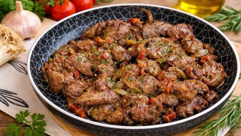 ПИЛЕЋА ЏИГЕРИЦА У ЦРВЕНОМ СОСУ: Брз, здрав и укусан ручак