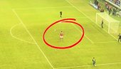 НАЈЛУЂИ ПЕНАЛ: Видите шта је урадио, голман и судија ЗАТЕЧЕНИ (ВИДЕО)