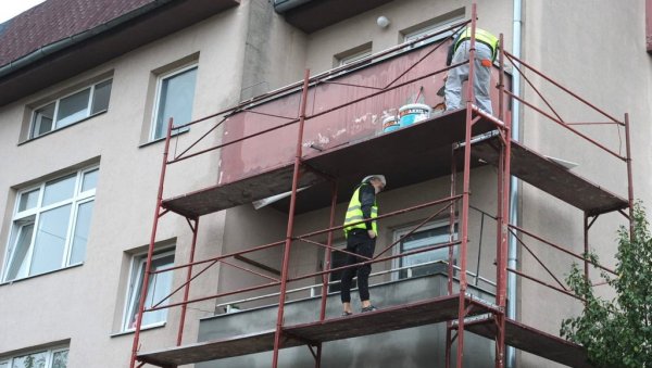 ОБЕЗБЕЂЕНО 30 МИЛИОНА: Краљевчани суфинансирају пројекте у стамбеним зградама