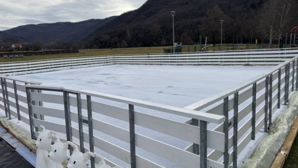 ПОЧЕЛО ДА РАДИ КЛИЗАЛИШТЕ: Малишани у Власотинцу имају ново место за забаву