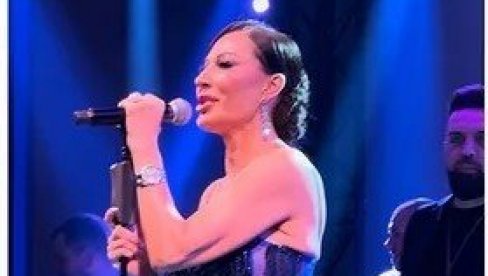ELEGANTNO IZDANJE: Ceca Ražnatović zablistala i druge večeri na koncertu na Jahorini (FOTO)