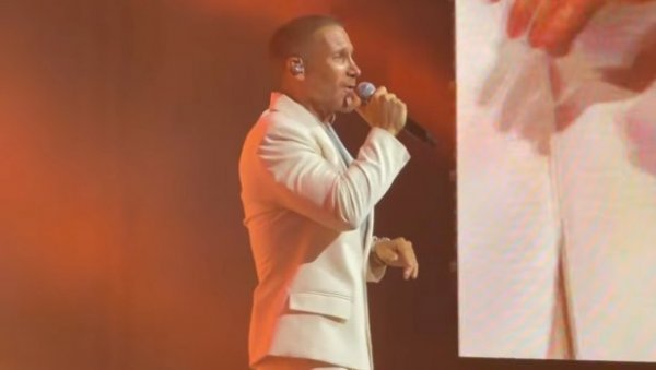 БИЛА ЈЕ ДОБРА ЕНЕРГИЈА: Саша Ковачевић одржао и трећи велики концерт у Плавој дворани - Дан је био турбулентан (ФОТО)