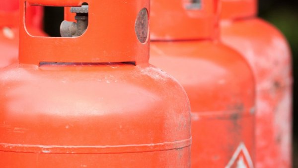 НАЈМАЊЕ ОСАМ МРТВИХ НАКОН ЕКСПЛОЗИЈЕ БОЦЕ ЗА ГАС: Породица користила гасни грејач, па трагично настрсдала