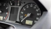 AKO SE UPALI OVA LAMPICA: Stručnjaci savetuju da je u ovoj situaciji bolje prodati auto
