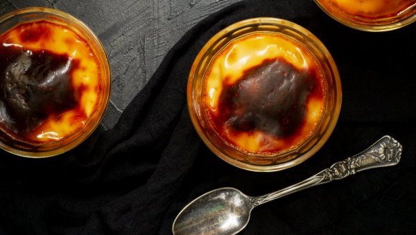 НЕОДОЉИВО КРЕМАСТ, БАШ КАКО МУ И ИМЕ КАЖЕ: Крем бруле