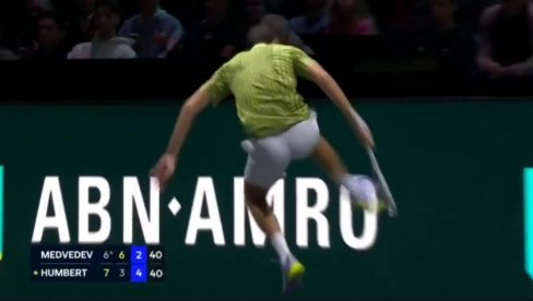 I RUSIJA ZAPANJENA: Danil Medvedev zaprepastio svet ponašanjem na turniru! Udarao zid karate-potezima, tražio NEVEROVATNU stvar od supervizora