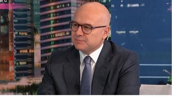 ТО ЈЕ, ДРАГИ ГРАЂАНИ, ПЛАЋЕНО ВАШИМ ПАРАМА: Вучевић о скарадном перформансу на Институту за упоредно право