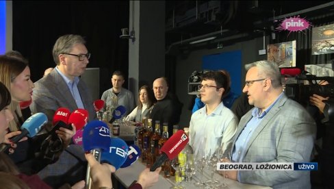 ove mera nije jednokratna: Vučić uručio rešenja u okviru programa za podsticaj (VIDEO)