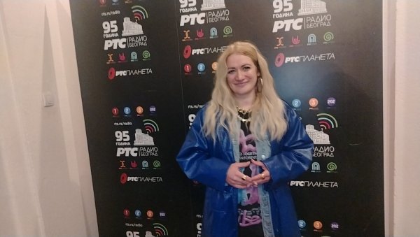 ПОВРАТНИЦА НА ПЗЕ: Сашка Yanx верује у емоцију и песму (ФОТО)