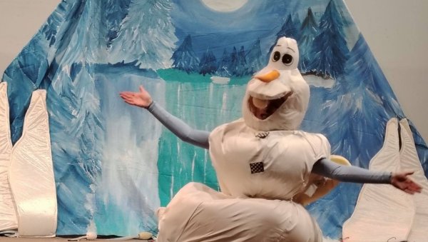 БЕСПЛАТНА ПРЕДСТАВА ЗА 1.500 ДЕЦЕ: У Алибунару почели „Фебруарски дани позоришта“