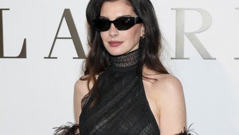 EN HATAVEJ NIKADA NE NOSI OVAKO PROVAKATIVNE HALJINE: Glumica oduševila poslednjim izdanjem! (FOTO)