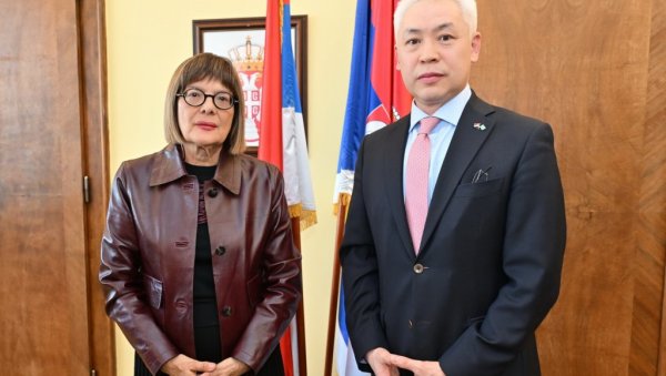 МОГУЋА ШИРА САРАДЊА СРБИЈЕ И КАЗАХСТАНА: Председница Покрајинске владе Маја Гојковић разговарала са амбасадором Мадијем Атумкуловим