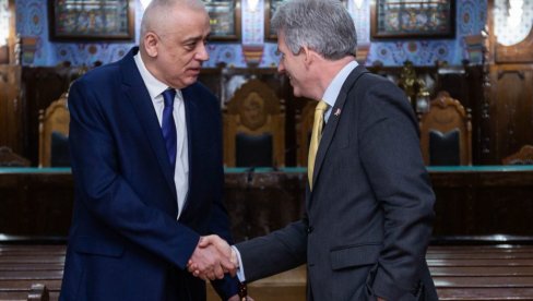 АКЦЕНАТ НА ЕКОНОМСКОЈ САРАДЊИ: Градоначелник Суботице Стеван Бакић са амбасадором Велике Британије Едвардом Фергусоном