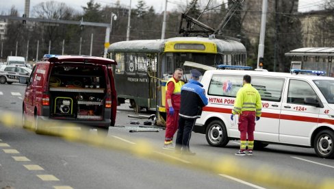 DEVOJČICI (17) SE LEKARI BORE ZA ŽIVOT: Nakon tramvajske nesreće joj amputirali nogu (FOTO/VIDEO)