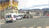 HOROR SNIMAK NESREĆE: Tramvaj juri i ispada iz šina u Sarajevu (VIDEO)